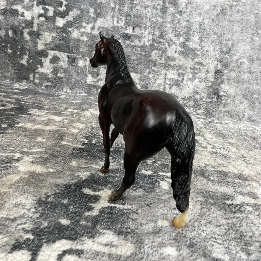 Breyer BMC Walking Horse Dark Brown Pale Leg Nose‎ Blaze Equestrian Figure